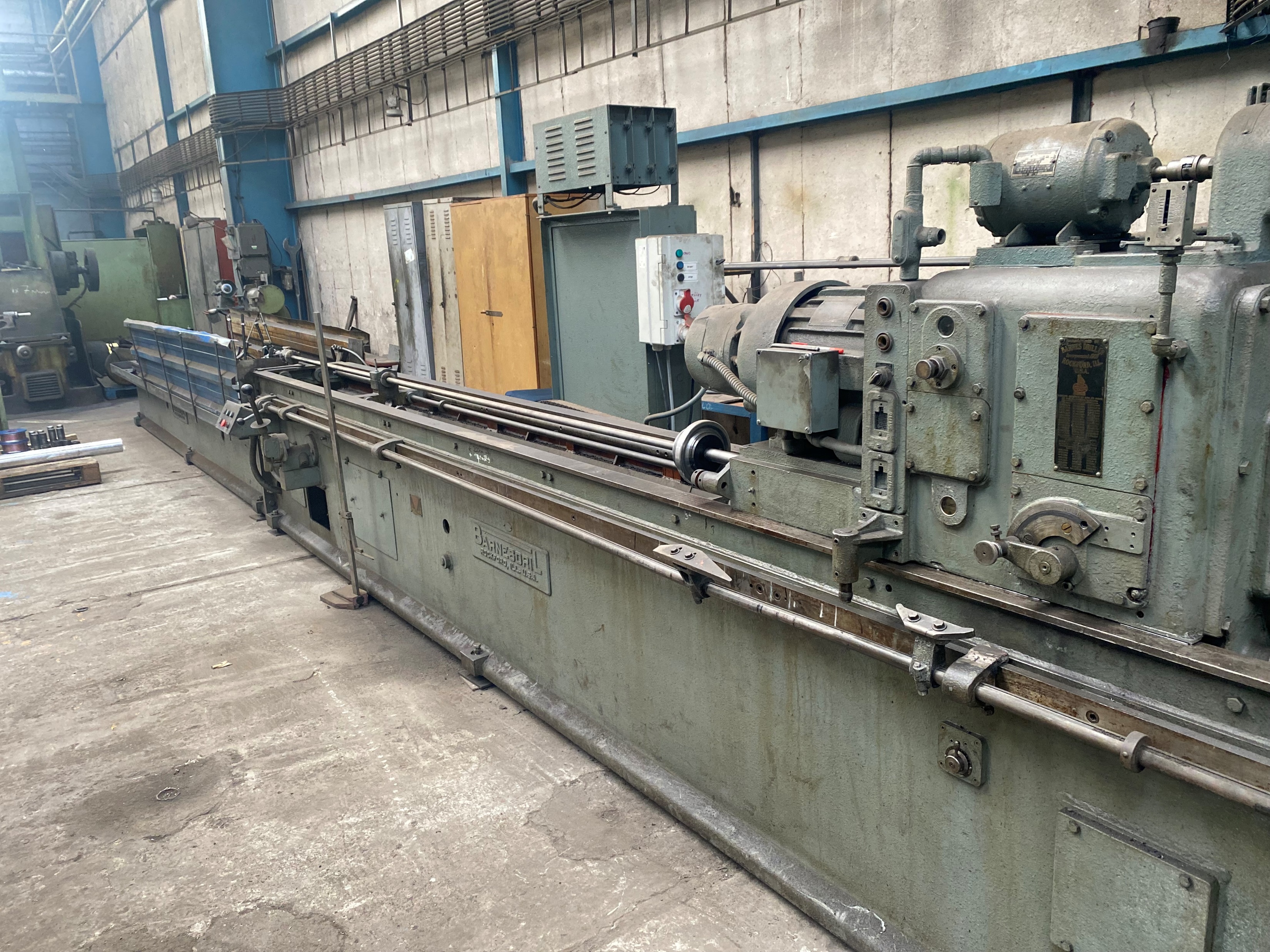 Horizontálna honovačka Barnes Drill